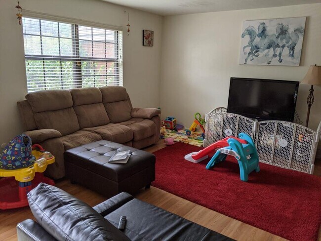 Photo - 803 Maple Hill Dr