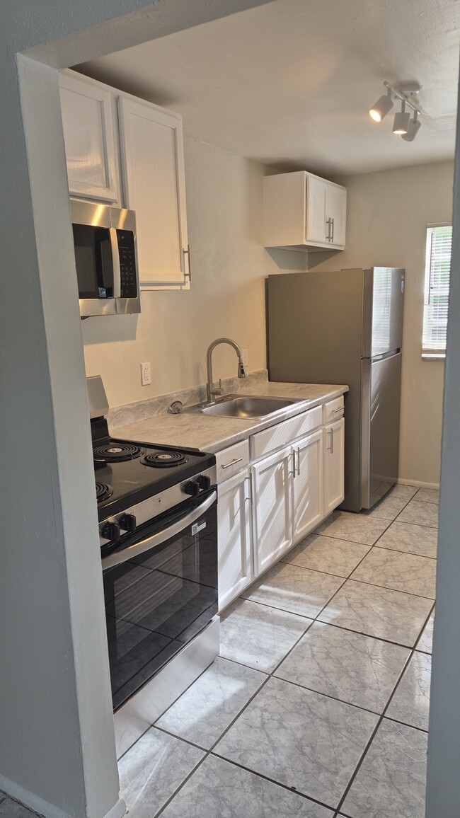 Photo - 1613 Stocking St