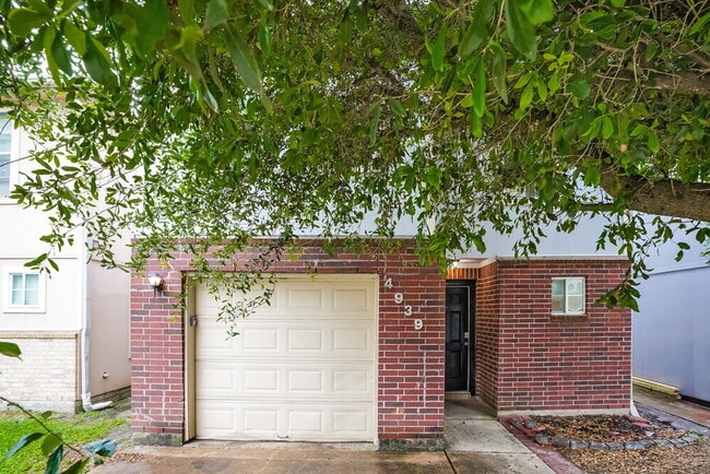 Building Photo - 4939 N Cancun Dr