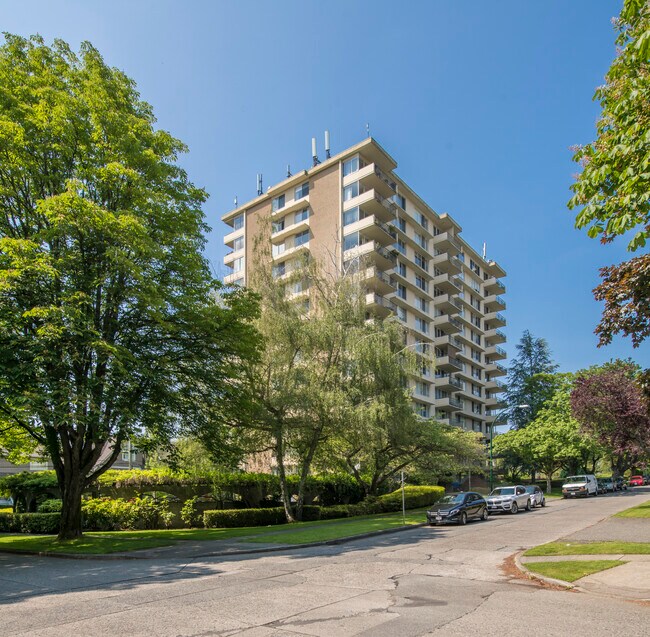 Building Photo - Fontainbleau Apartments