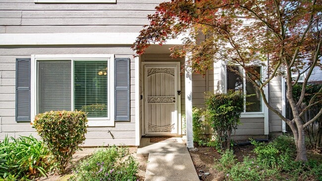 Photo - 142 Village Ct