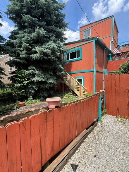Building Photo - 295 42nd St Unit 1st flr Rental