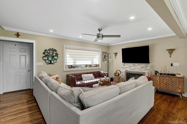 Photo - 110 Topland Rd