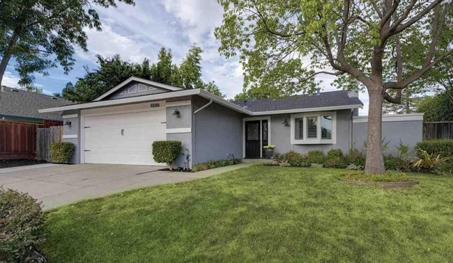 Building Photo - 10086 La Paz Ave