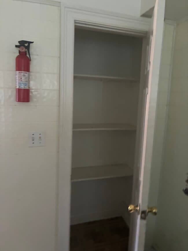 Building Photo - 1119 N Harding Ave Unit 2nd floor