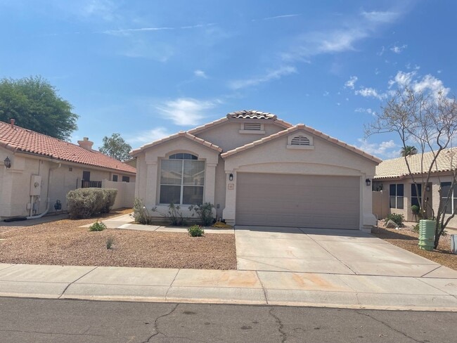 Building Photo - 1113 W Sparrow Dr