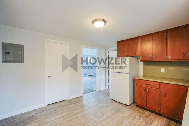 Photo - 560 W Main St