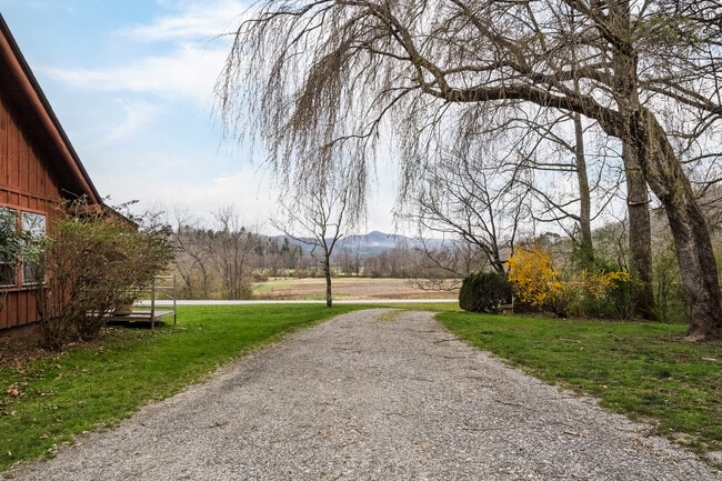 Photo - 2859 Hannah Ford Rd