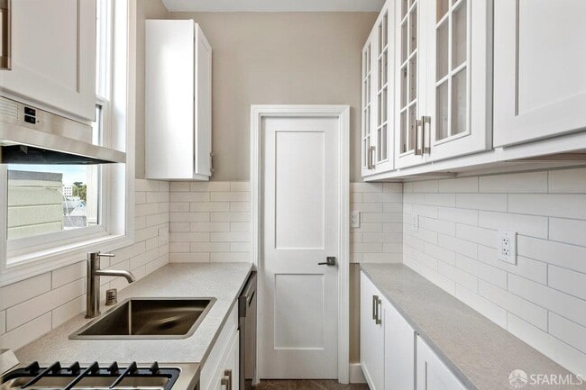 Building Photo - 370 Frederick St