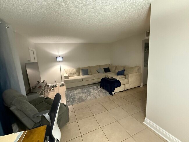 Photo - 915 Meadows Cir