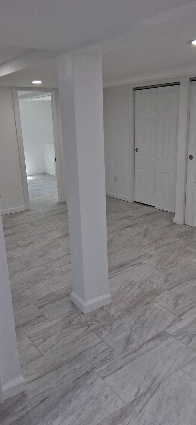 Photo - 28 Pineoaks Pl