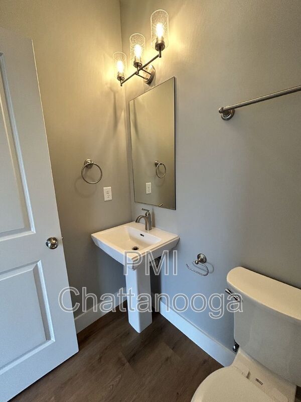 Photo - 1671 Adams St