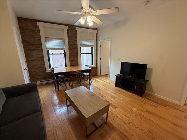 Building Photo - 25 Court St Unit 5