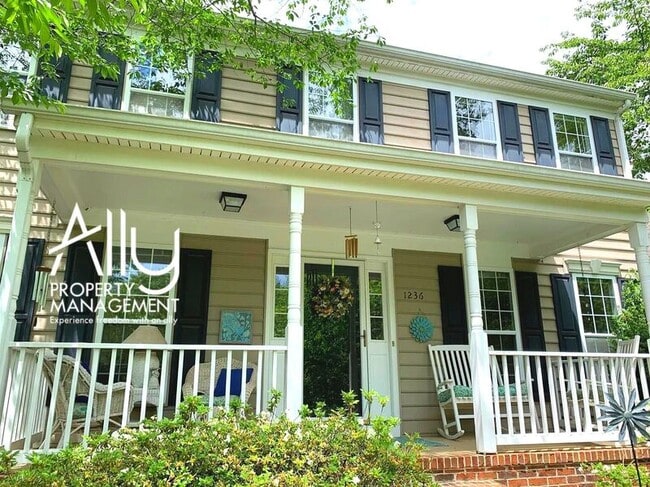 1236 Raintree Dr