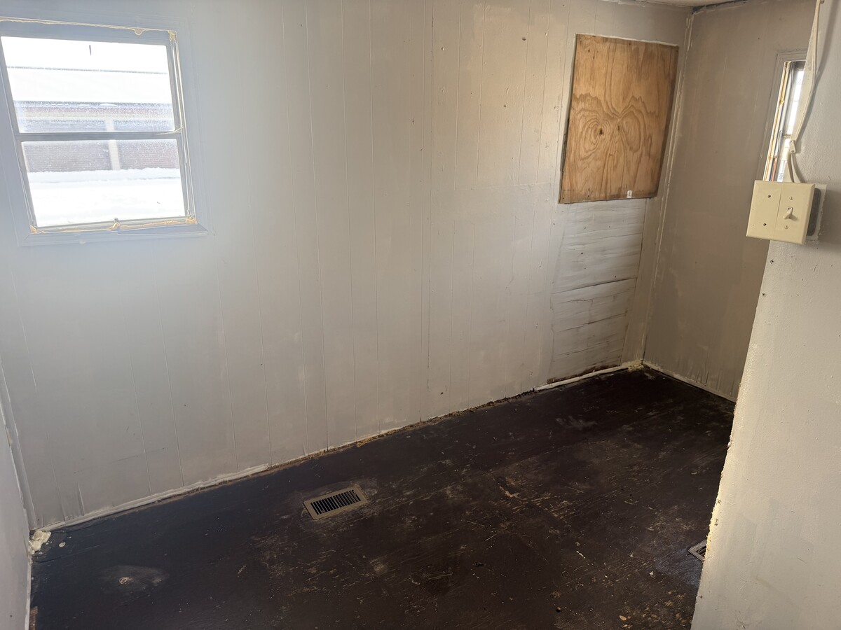 Photo - 301 Crist St