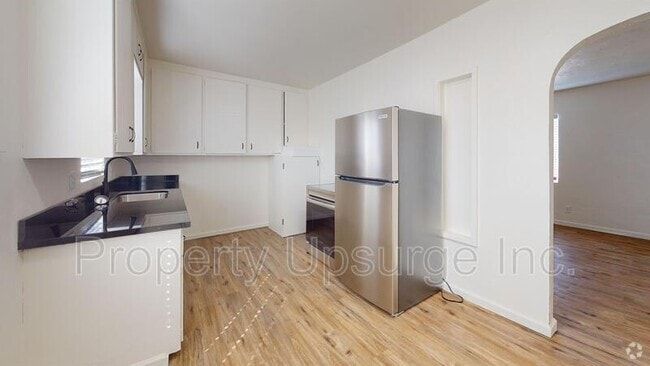 Building Photo - 2426 Court St Rental