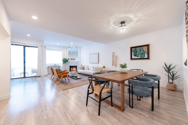 Building Photo - 839 Larrabee St Unit 6