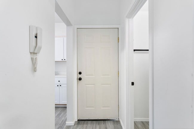 Photo - 5225 S Tacoma Way Unidad B