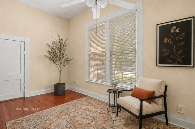 Photo - 212 W 43rd St