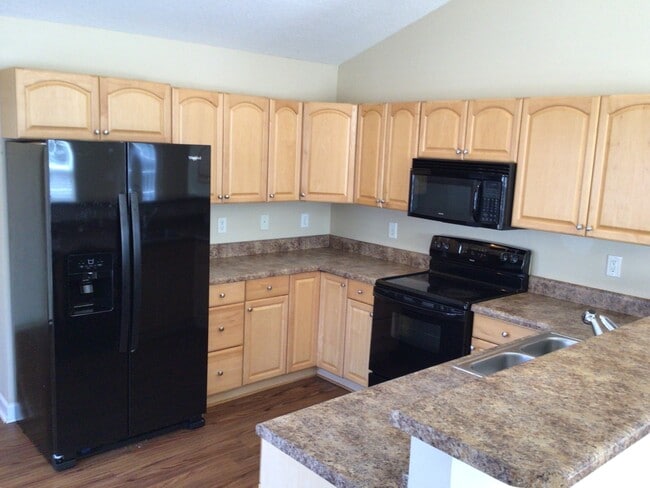 Photo - 156 Cotillion Cres