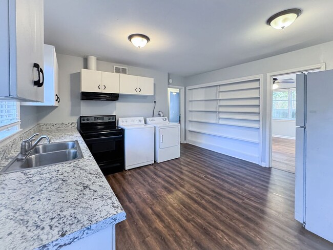 Photo - 2054 Emogene St