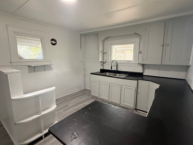 Photo - 307 Andrew St