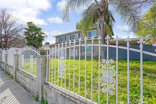 Photo - 21046 Runnymede St