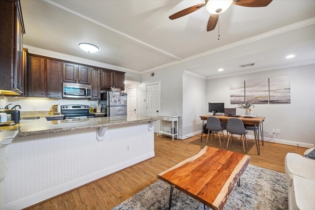 Photo - 611 E 20th St