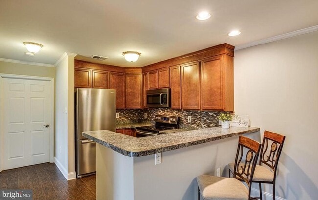 Building Photo - 302 Grosvenor Ln Unit 234
