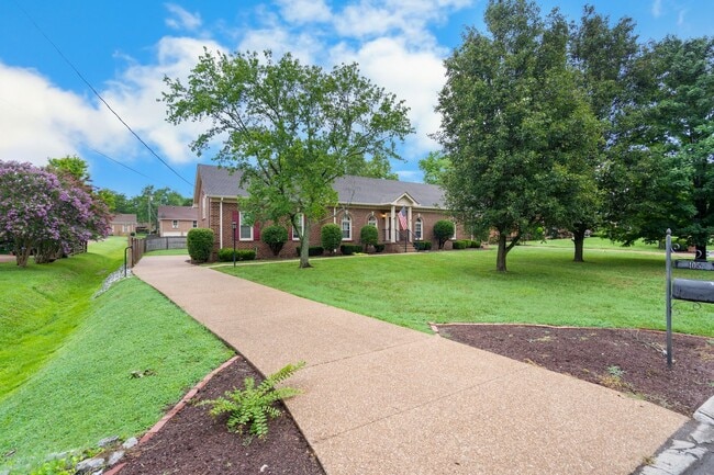 Photo - 105 Walnut Ct