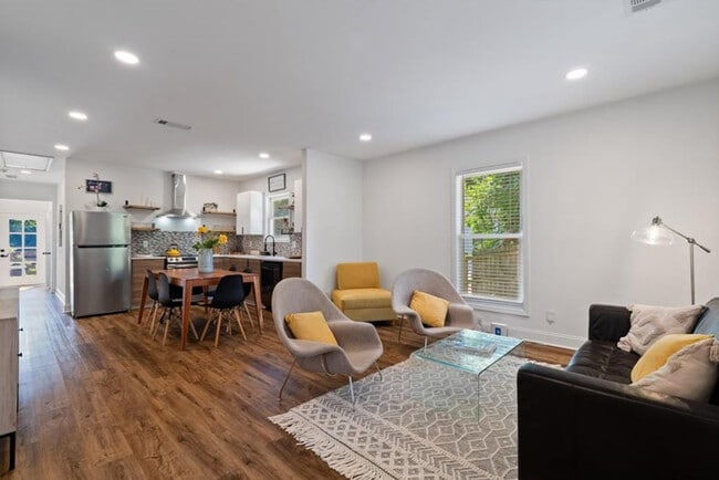 Photo - 2352 Herring Rd SW