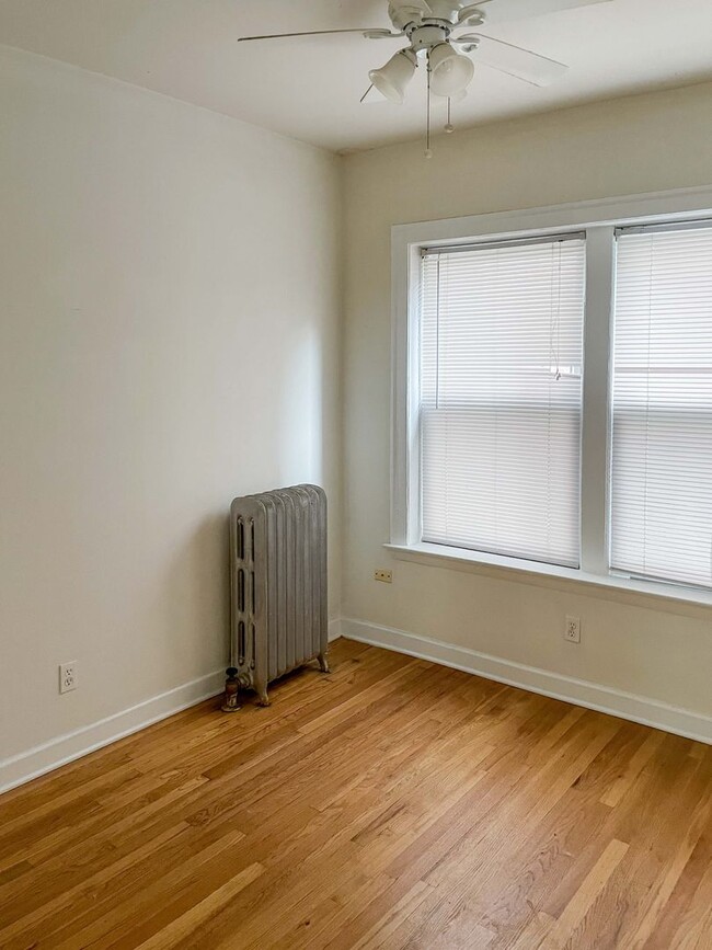 Photo - 3917 N Pine Grove Ave Unit 1W