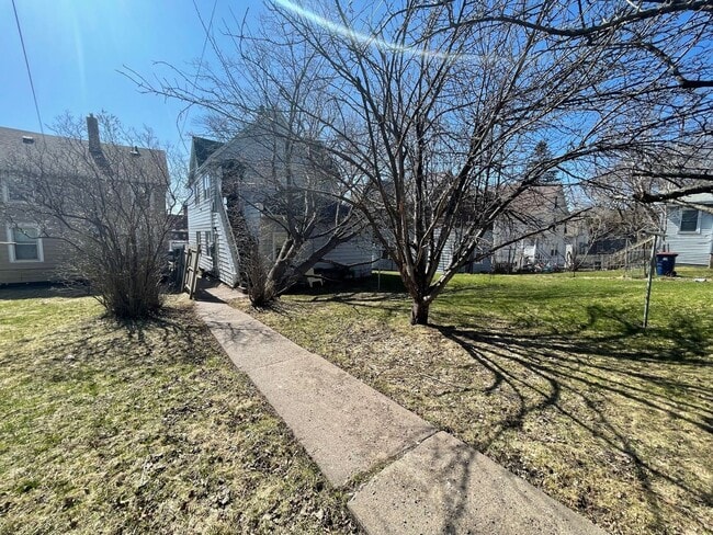 Photo - 421-423 E 5th St