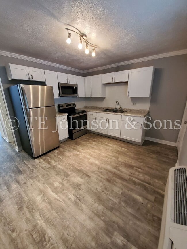 Photo - Sterling Pointe Apartments – Updated 2 Bedroom Living in West End Winston-Salem Unit 832 C