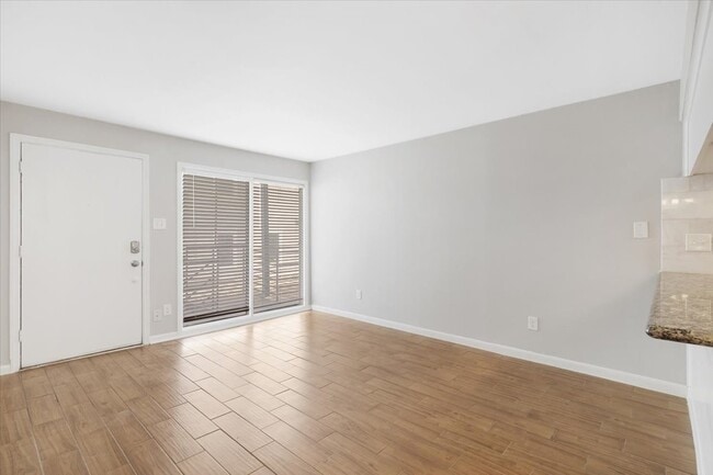 Photo - 1016 E 7th St Unidad 4