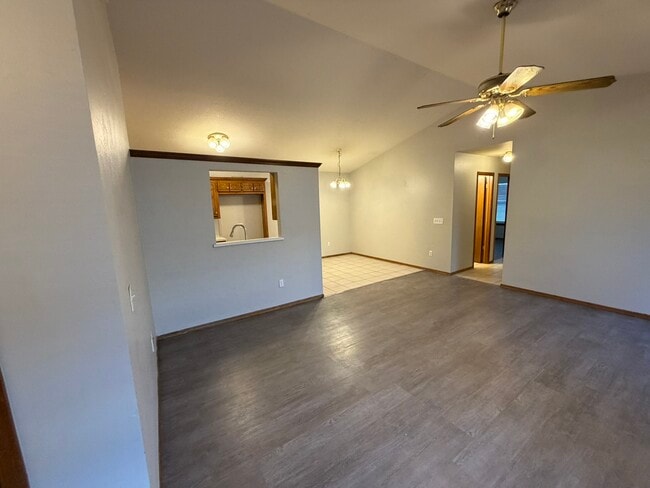 Building Photo - 1313 Pennington Ave Unit 1313 Pennington Ave
