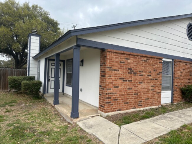 Photo - 6303 Waddesdon Wood