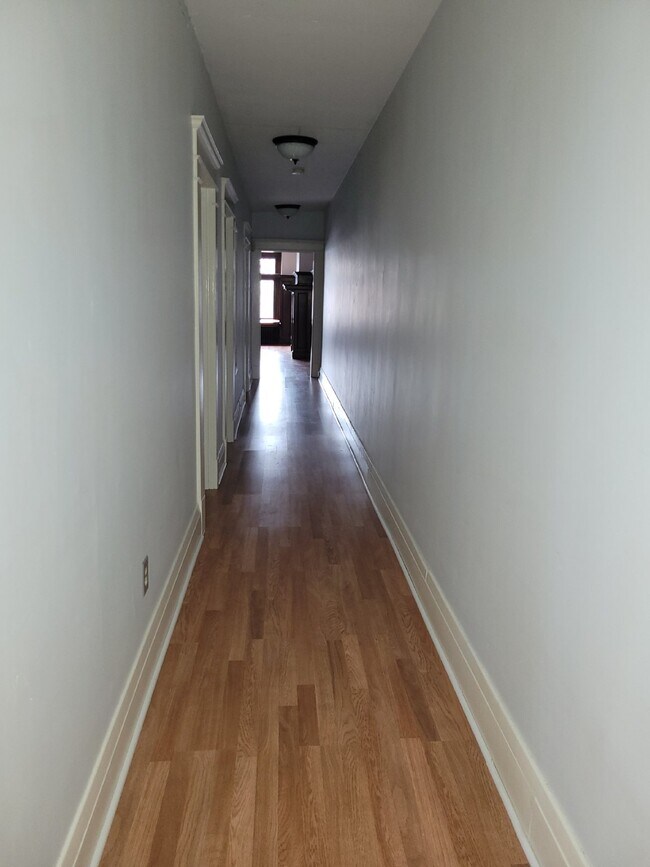 Two Bedroom Condo with Bonus Room in Shadyside