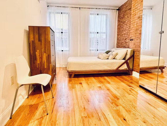 Photo - Bushwick Exposed brick, 23 mins to Manhatt... Unit 3FL