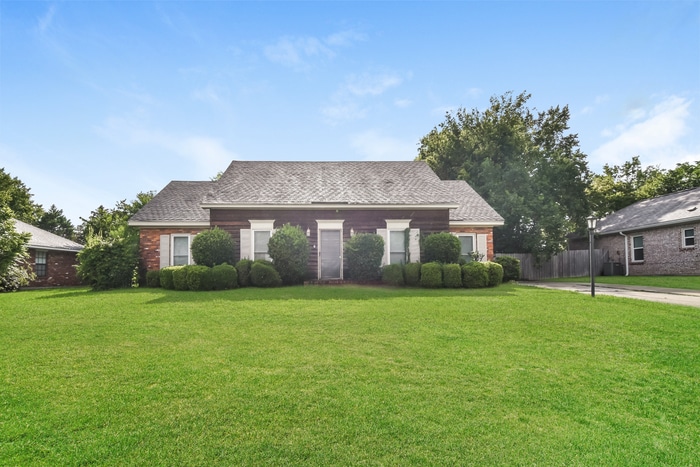 Photo - 2640 Crossgate Trail