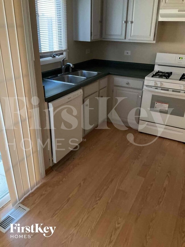 Photo - 16211 Fox Ct