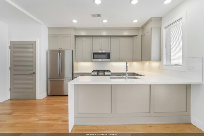 Building Photo - 382 7th St Unit 3 Rental