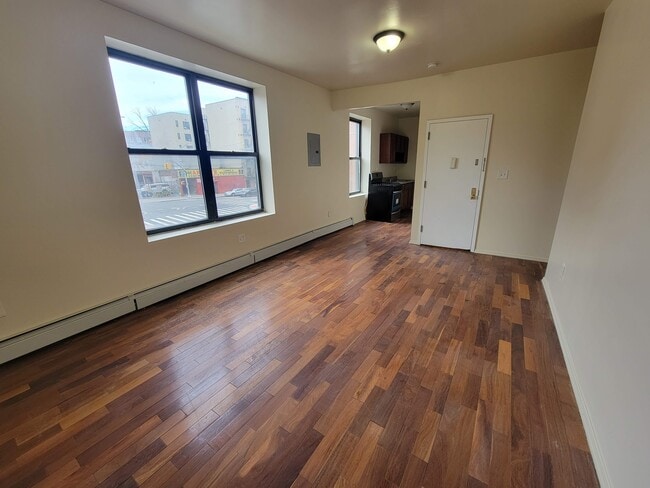 Photo - 43 W 177th St