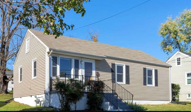 Photo - 1033 Saint Clair Ave