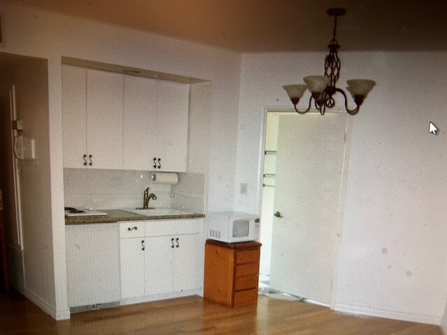 Entrada a la cocina/baño - 410 S Barrington Ave Unidad 200