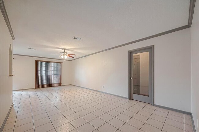 Photo - 8910 Lazy River Ln