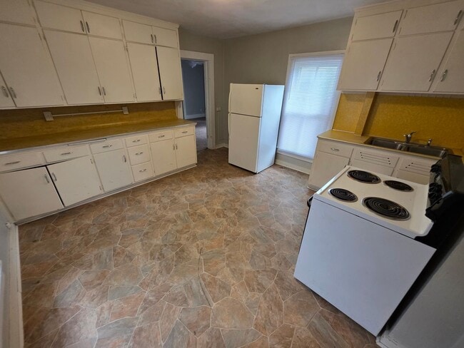 Building Photo - 712 McDonough St Unit 712 1/2 Mc Rental