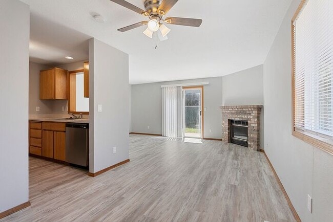 Photo - 3 bedroom townhouse with Garage!! Wont last! Call Now!!