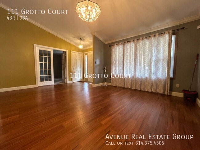 Photo - 111 Grotto Ct