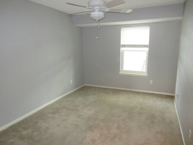 This charming 3-bedroom, 2.5-bath townhome in Memorial Club!